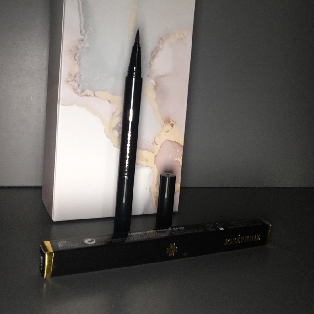 2/$25 💋 New Define Waterproof Graphic Liquid Eyeliner